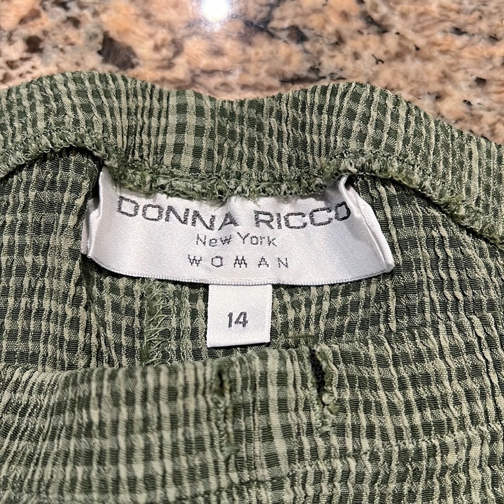 Donna Ricco Outfit - Picture 8 of 9
